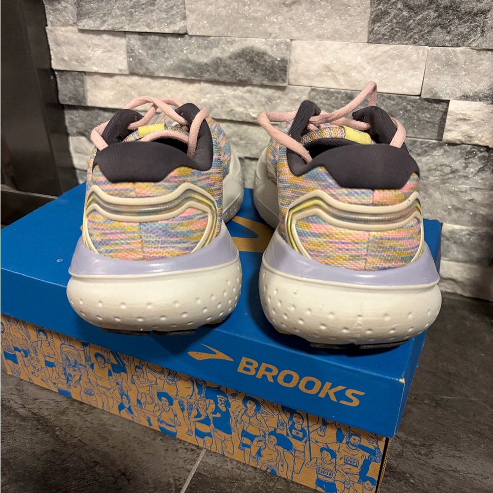 Brooks Pastel Multi-Color Running Shoes - Picture 4 of 6